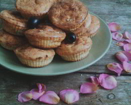 Луковые маффины с сырной начинкой