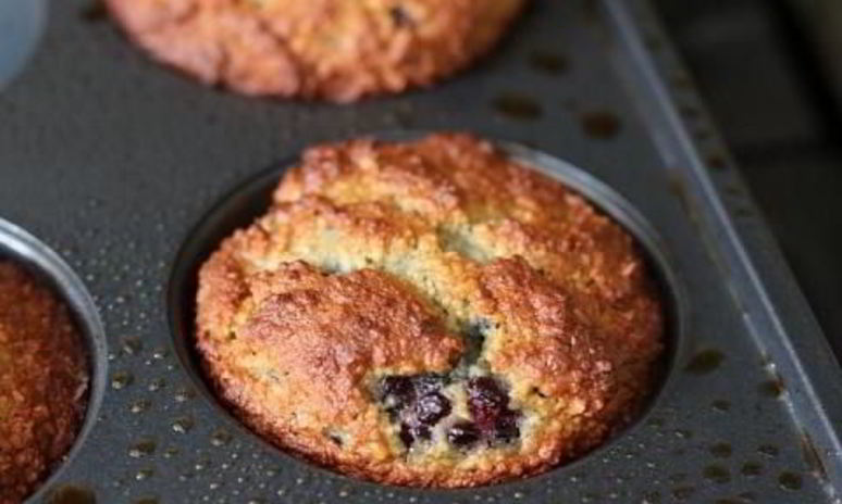 Рецепт маффина с ягодой без муки и глютена