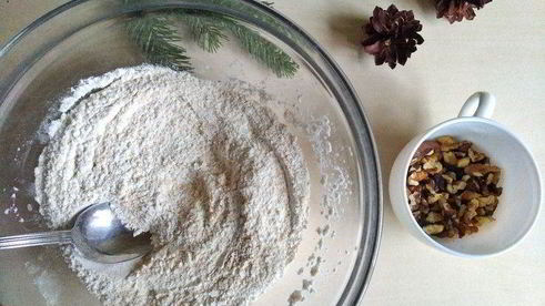 маффины с ананасами и грецкими орехами