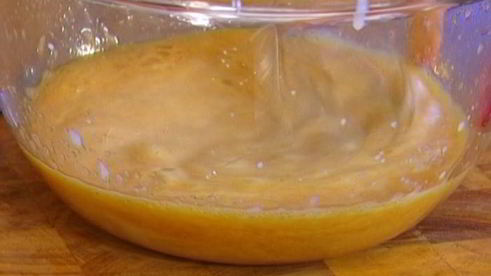 маффины с хурмой и клубникой