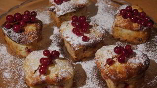 Маффины с красной смородиной