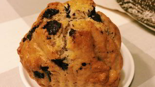 Маффины с кусочками шоколада в медовом сиропе