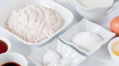 маффины с посыпкой и ванильной глазурью