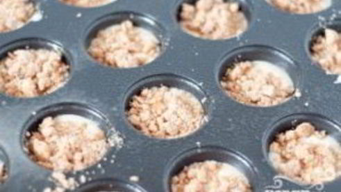 маффины с посыпкой и ванильной глазурью