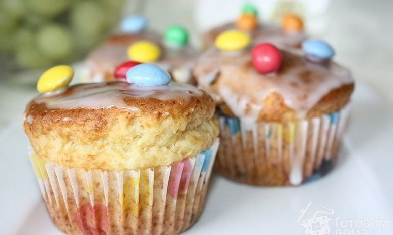 Рецепт маффинов с разноцветным шоколадным драже смартис