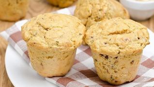 Нутовые маффины с паприкой и сушеным луком