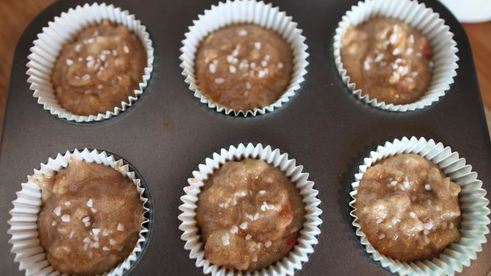 ржаные маффины с яблоком, кешью и кориандром