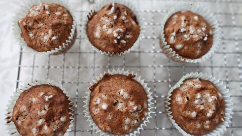 ржаные маффины с яблоком, кешью и кориандром