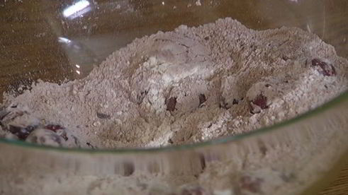 шоколадные маффины с черешней