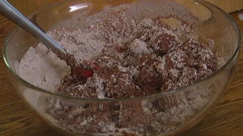 шоколадные маффины с черешней