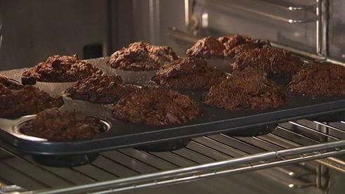 шоколадные маффины с черешней