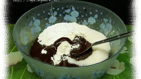 шоколадные маффины с орехами и клюквой