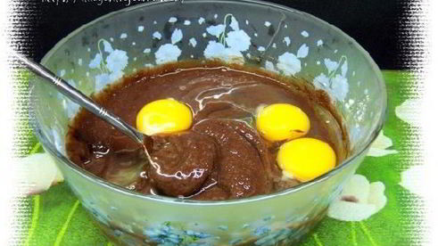 шоколадные маффины с орехами и клюквой