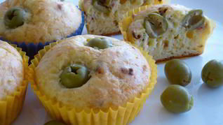 Сырные маффины с паприкой и оливками