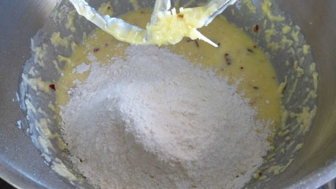 сырные маффины с паприкой и оливками