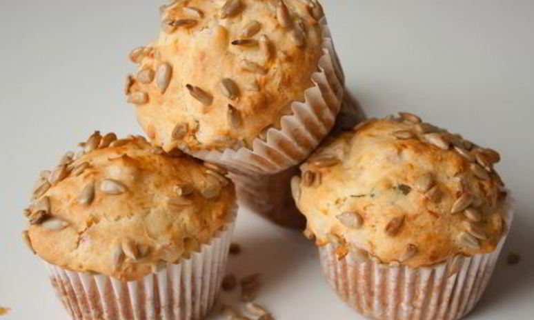 Рецепт закусочных маффинов с ветчиной и сыром