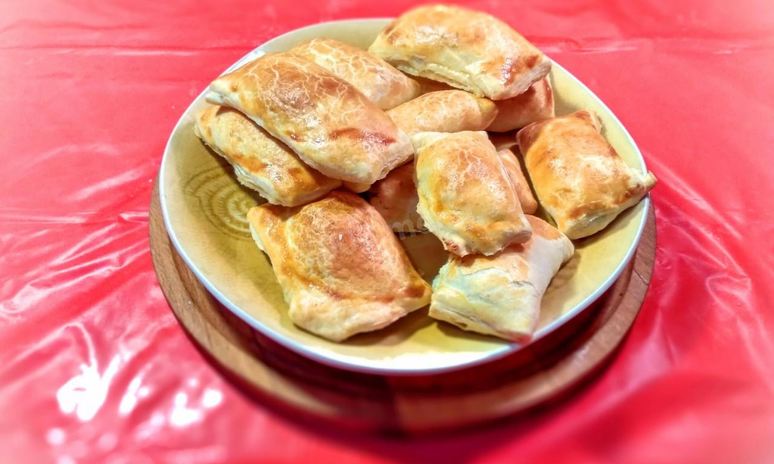 Рецепт несладких слоек с щавелем и творогом