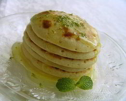 Апельсиновые оладьи с лаймовым соусом