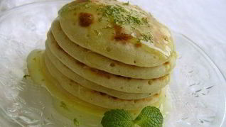 Апельсиновые оладьи с лаймовым соусом