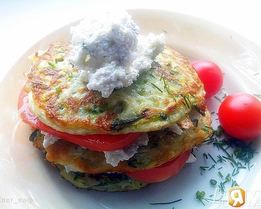 Башенки из кабачковых оладий и брынзы