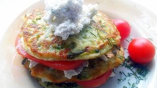 Башенки из кабачковых оладий и брынзы