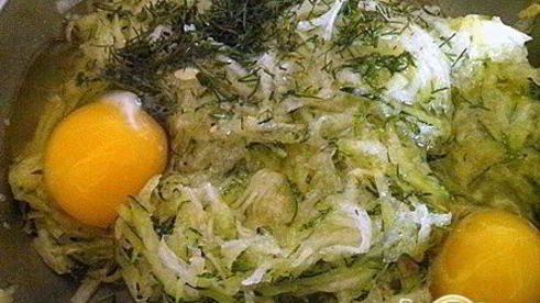 башенки из кабачковых оладий и брынзы