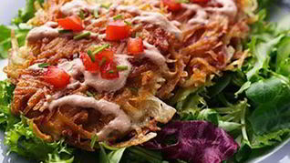 Картофельные оладьи с чесноком и беконом