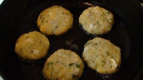 картофельные оладьи с цветной капустой и зеленью