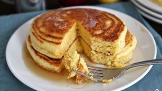 Кукурузные оладьи на кефире