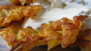 Луковые оладьи