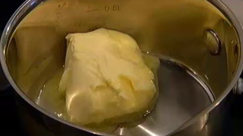 оладушки с соусом из орехов и фиников