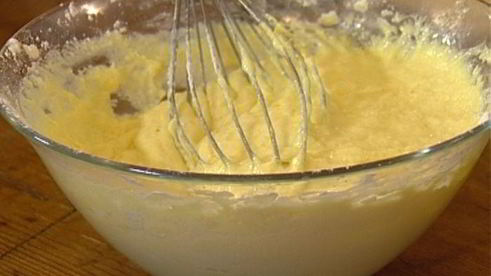 оладушки с соусом из орехов и фиников