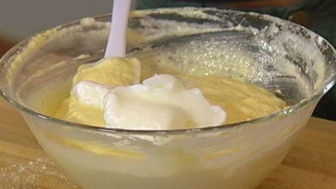 оладушки с соусом из орехов и фиников