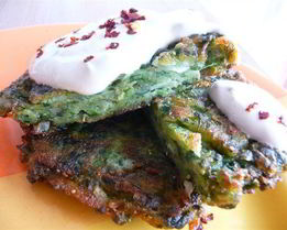 Оладьи из картофеля, кабачков и шпината