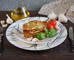 Оладьи из помидоров и базилика