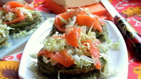 оладьи из шпината с лососем и сыром