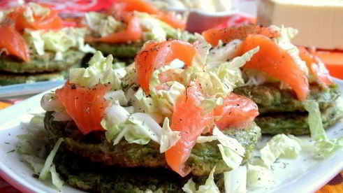 оладьи из шпината с лососем и сыром