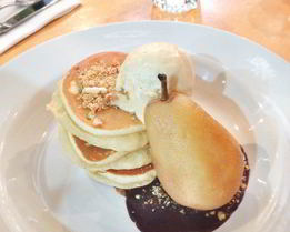 Оладьи на молоке и кефире с грушей