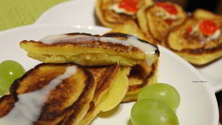 Оладьи с персиками и без