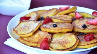 Оладьи с тыквенным пюре и яблоками на сметане