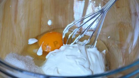 оладьи с тыквенным пюре и яблоками на сметане