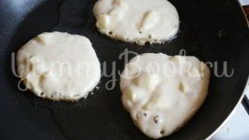 оладьи с яблоком