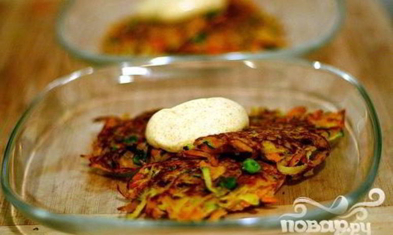 Рецепт овощных оладий с соусом карри