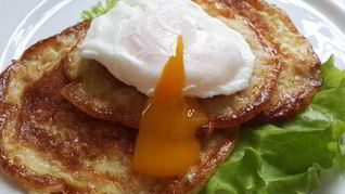 Овсяные оладьи с яйцом-пашот