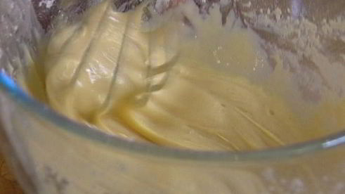 сладкие оладушки с ягодами и йогуртом