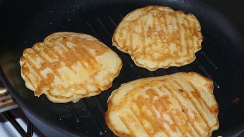 тыквенные оладьи с медовыми орехами