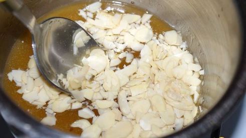 тыквенные оладьи с медовыми орехами