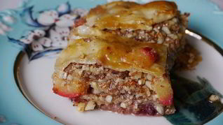 Пахлава со сливами и лавандой