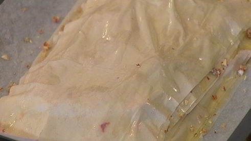 пахлава со сливами и лавандой