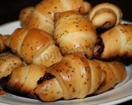 Дрожжевые рогалики с вареньем